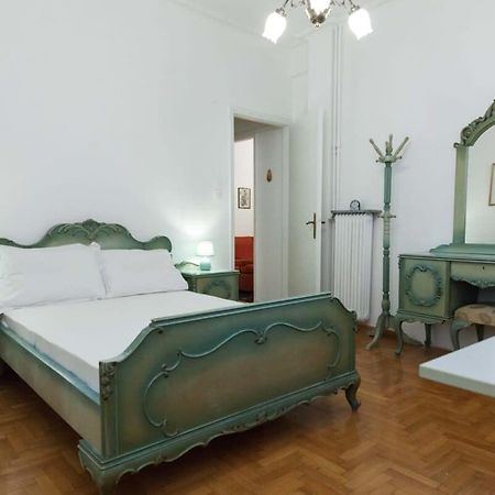 Charming Vintage 2Br Apartment With Balcony In Koukaki Athén Kültér fotó