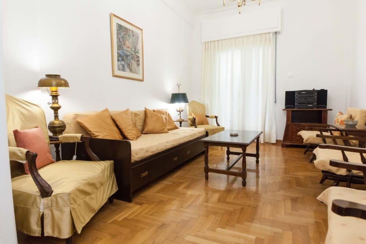Charming Vintage 2Br Apartment With Balcony In Koukaki Athén Kültér fotó