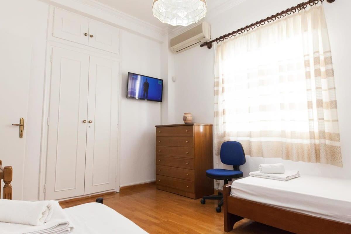 Charming Vintage 2Br Apartment With Balcony In Koukaki Athén Kültér fotó