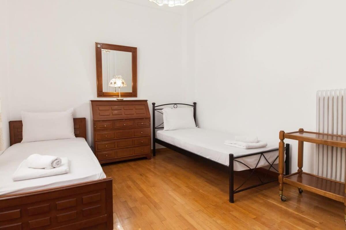 Charming Vintage 2Br Apartment With Balcony In Koukaki Athén Kültér fotó
