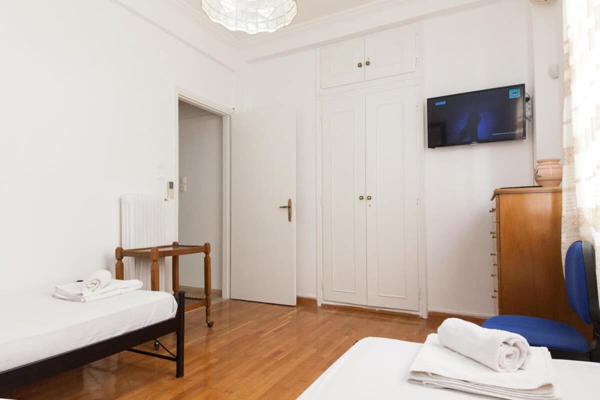 Charming Vintage 2Br Apartment With Balcony In Koukaki Athén Kültér fotó