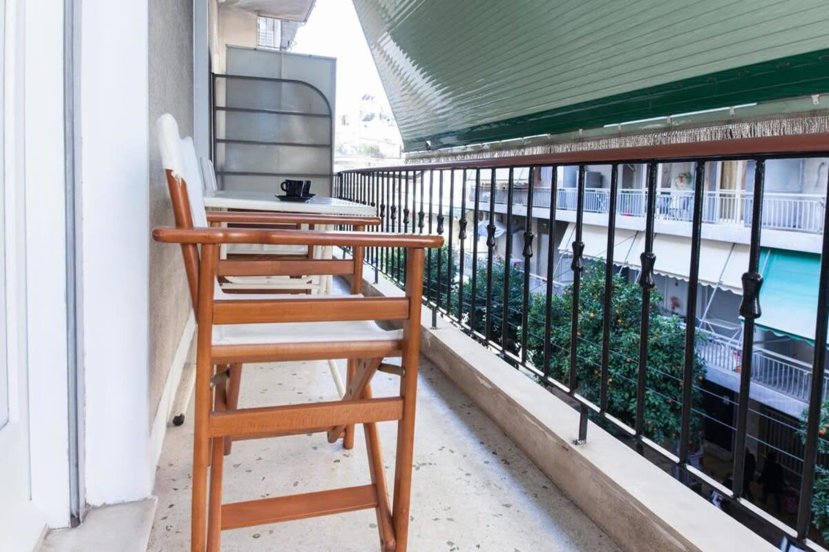 Charming Vintage 2Br Apartment With Balcony In Koukaki Athén Kültér fotó
