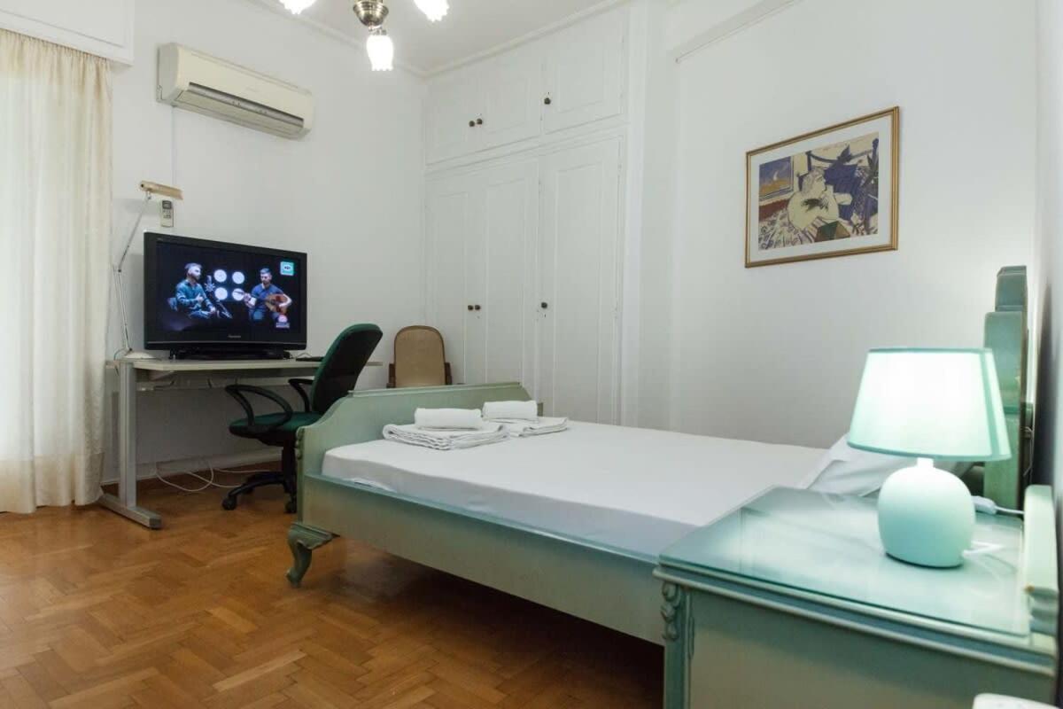 Charming Vintage 2Br Apartment With Balcony In Koukaki Athén Kültér fotó