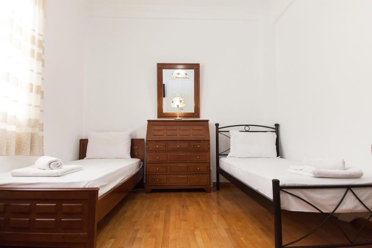 Charming Vintage 2Br Apartment With Balcony In Koukaki Athén Kültér fotó