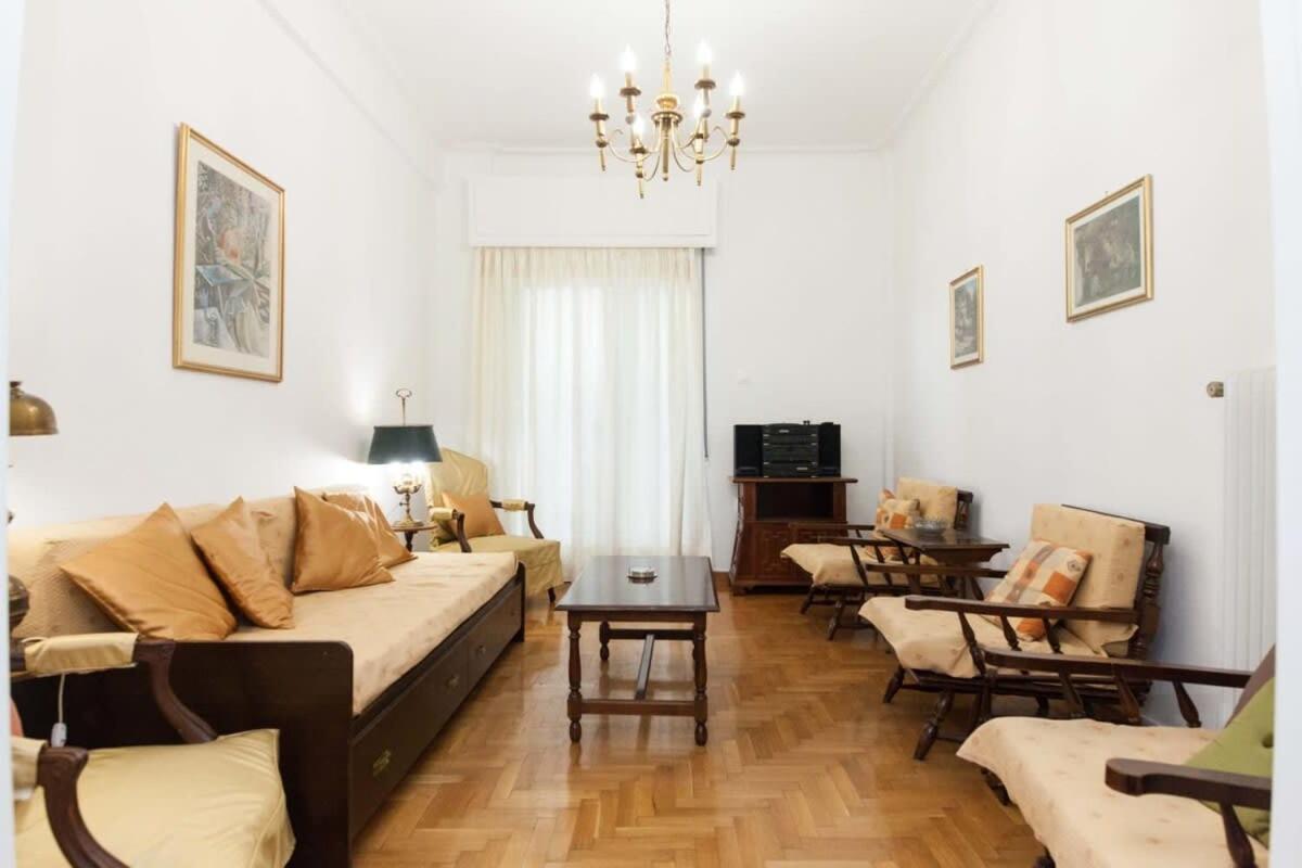 Charming Vintage 2Br Apartment With Balcony In Koukaki Athén Kültér fotó
