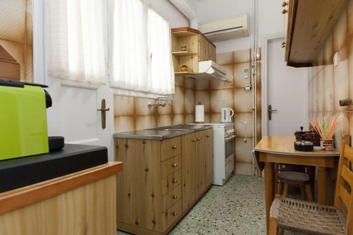 Charming Vintage 2Br Apartment With Balcony In Koukaki Athén Kültér fotó